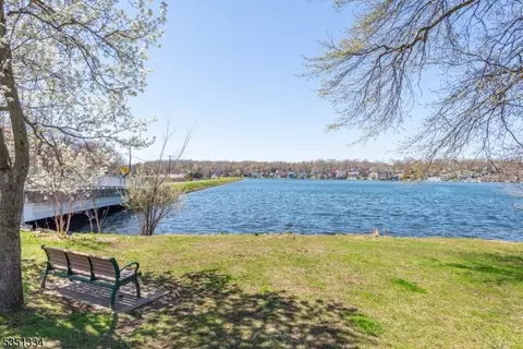 View/Area - 53 Laurel Dr, Wayne, NJ 07470 photo 1 of 3