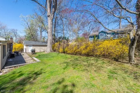 Exterior - 53 Laurel Dr, Wayne, NJ 07470 photo 4 of 6