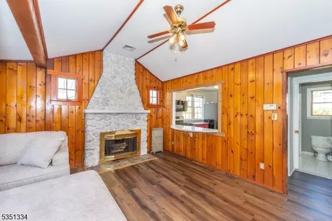 Living - 53 Laurel Dr, Wayne, NJ 07470 photo 2 of 4