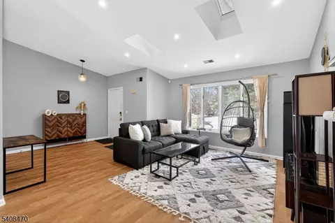 68 Westchester Ter, Annandale, NJ 08801