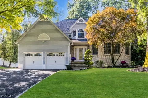 4 Erin Ct, Bridgewater, NJ 08807
