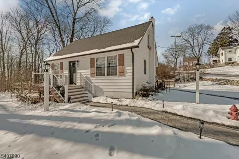 58 Brooklyn Rd, Stanhope, NJ 07874
