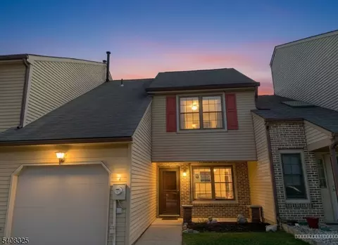 4 Deborah Ct, Robbinsville Twp, NJ 08691