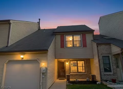 4 Deborah Ct, Robbinsville Twp, NJ 08691