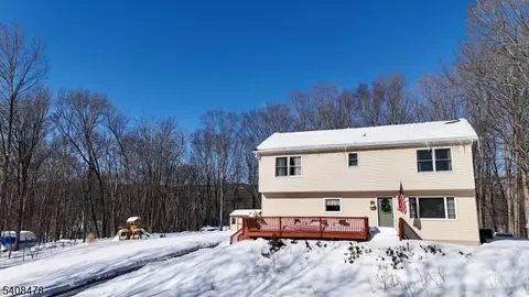 24 Plaza Dr, Newton, NJ 07860