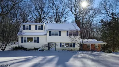 51 Spear St, Oakland, NJ 07436