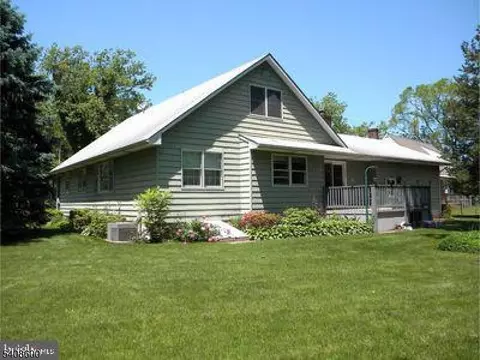 6 S Middlebush Rd, Somerset, NJ 08873