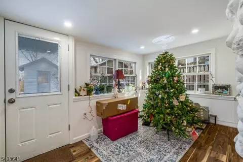 20 Alpine Rd, Towaco, NJ 07082