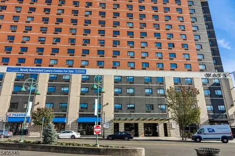 1 Carriage City Plz #1707, Rahway, NJ 07065