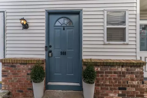 908 Reed Ct, Flemington, NJ 08822