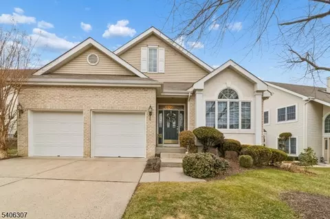 4 Trent Rd, Monroe Township, NJ 08831