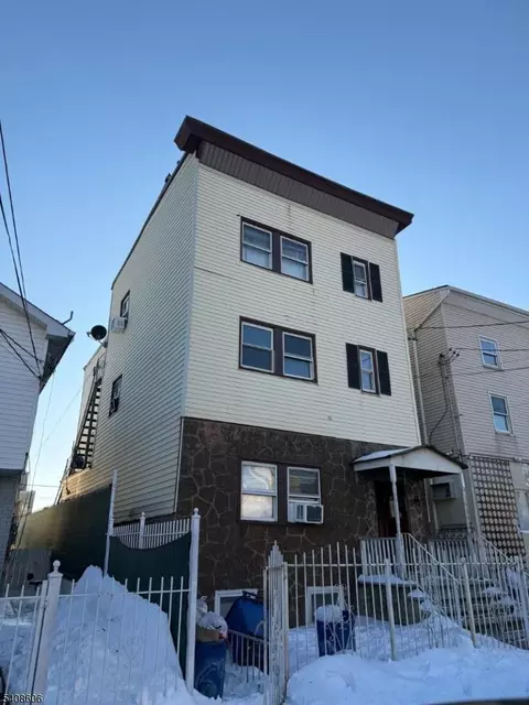 69 South St, Newark, NJ 07102