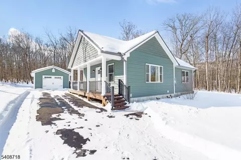 8 Worthington Rd, Branchville, NJ 07826