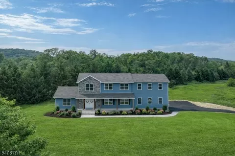 4 Sterling Dr, Sussex, NJ 07461
