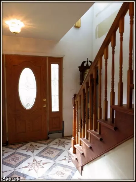 3 Sleepy Hollow Rd, Newton, NJ 07860