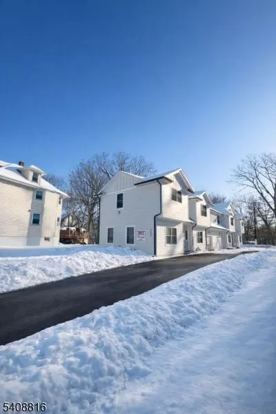 203 Queen Anne Rd, Teaneck, NJ 07666