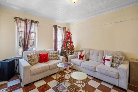 11 Mercer St, Paterson, NJ 07524