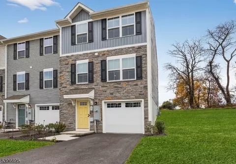 55 Limestone Blvd, Washington, NJ 07882