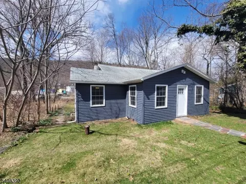 4 Henry St, Branchville, NJ 07826