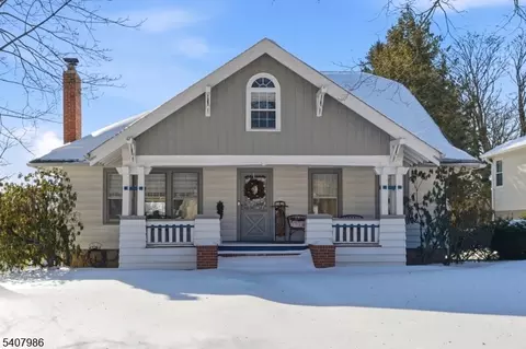 22 Fairview Ave, Clinton, NJ 08809