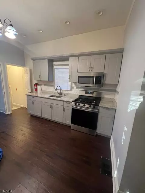 300 E 6th St, Plainfield, NJ 07060 photo 2
