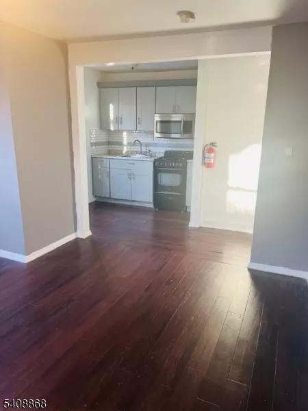 300 E 6th St, Plainfield, NJ 07060 photo 10