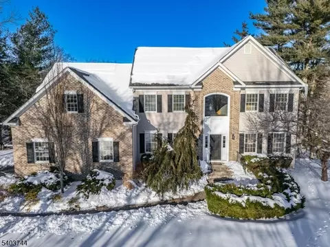 5 Southgate Dr, Annandale, NJ 08801