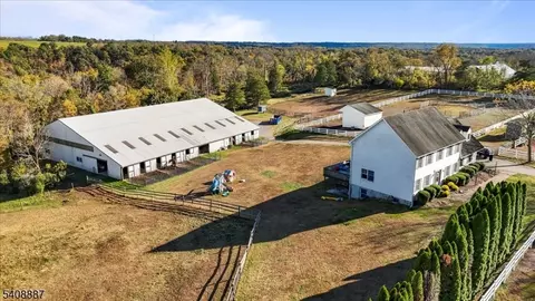 152 County Road 513, Frenchtown, NJ 08825