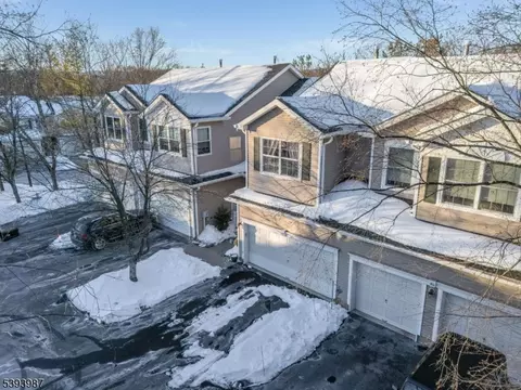 44 Alexandra Way, Clinton, NJ 08809