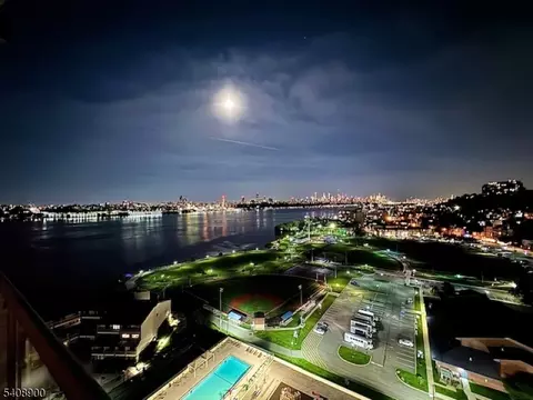 1203 River Rd #19K, Edgewater, NJ 07020