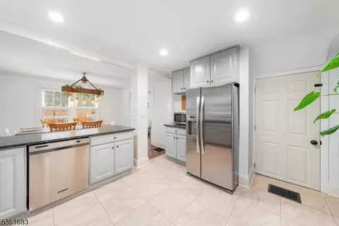 Entry Way - 328 John St, Bound Brook, NJ 08805 photo 2 of 4