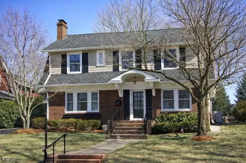 7 Wayland Dr, Verona, NJ 07044