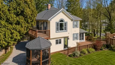 1 Old Dingman Rd, Layton, NJ 07851