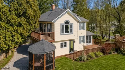 1 Old Dingman Rd, Layton, NJ 07851