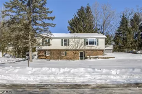 19 Danbury Ln, Lake Hopatcong, NJ 07849