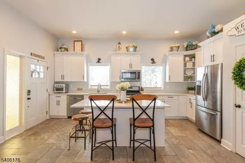 8 Lesko Ter, Ogdensburg, NJ 07439