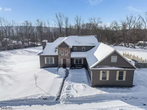 23 Dewey Ln, Glen Gardner, NJ 08826