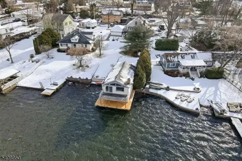 8 Wendy Way, Greenwood Lake, NY 10925