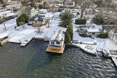 8 Wendy Way, Greenwood Lake, NY 10925