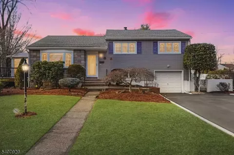 715 Bush Pl, Paramus, NJ 07652
