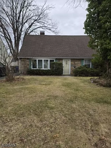 8 Andrew St, Green Brook, NJ 08812