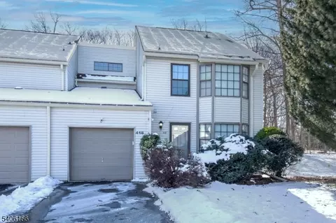 418 Hawthorne Ct, Flemington, NJ 08822