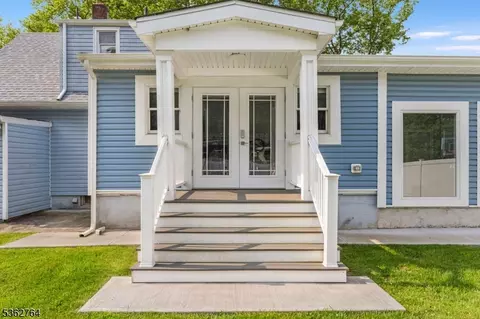 Exterior - 132 Parkside Rd, Plainfield, NJ 07060 photo 1 of 3