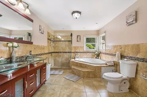 Bath - 132 Parkside Rd, Plainfield, NJ 07060 photo 2 of 3
