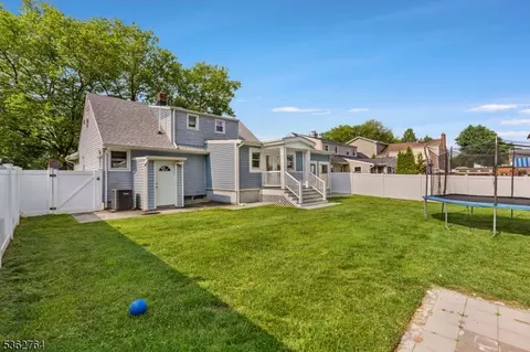 Exterior - 132 Parkside Rd, Plainfield, NJ 07060 photo 2 of 3