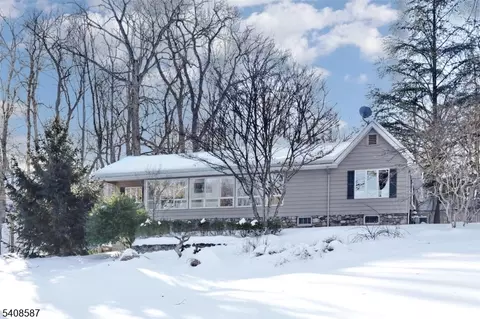 28 Bear Mountain Rd, Ringwood, NJ 07456