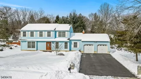 24 Rivendell Rd, Succasunna, NJ 07876