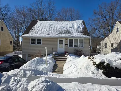 127 Glenwild Ave, Bloomingdale, NJ 07403