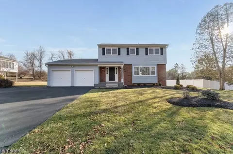 14 Dryden Ter, Phillipsburg, NJ 08865