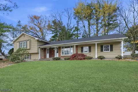 55 Somerset Dr, Woodcliff Lake, NJ 07677